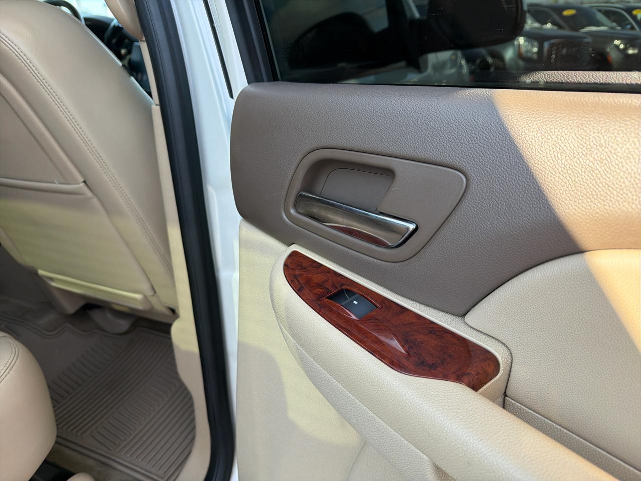 Chevrolet Avalanche 4WD Crew Cab LTZ 2013