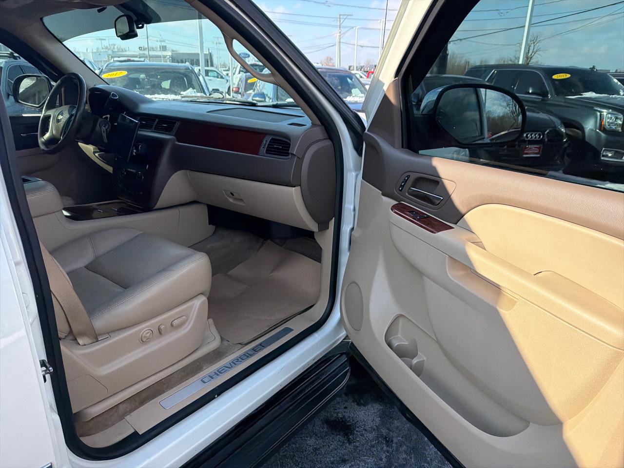 Chevrolet Avalanche 4WD Crew Cab LTZ 2013