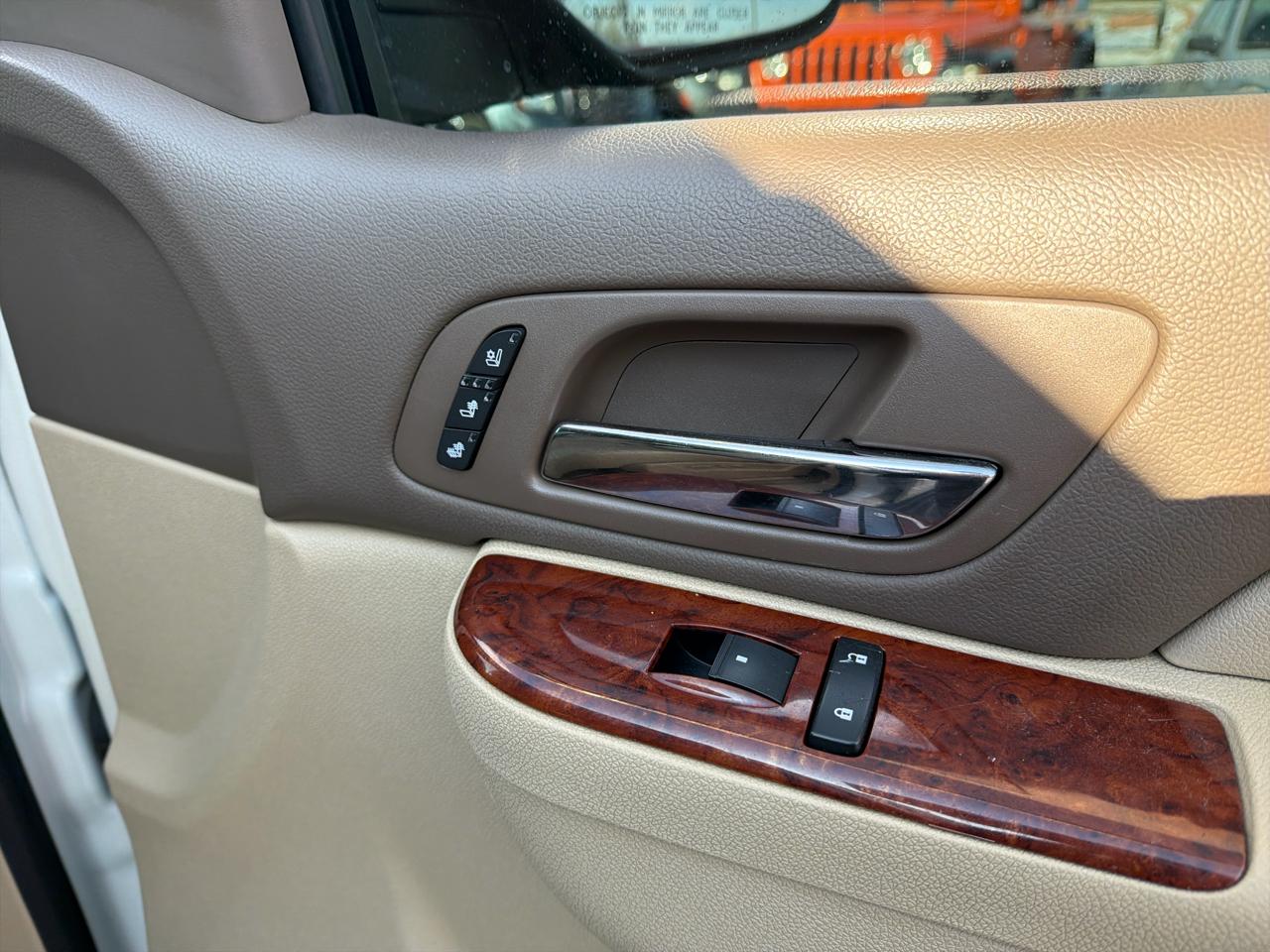 Chevrolet Avalanche 4WD Crew Cab LTZ 2013