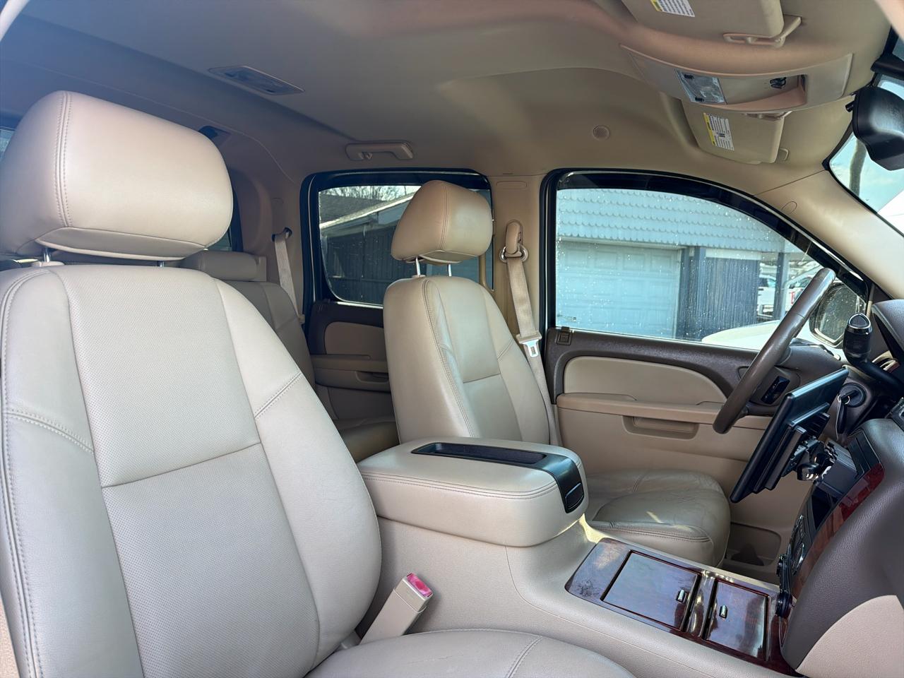 Chevrolet Avalanche 4WD Crew Cab LTZ 2013