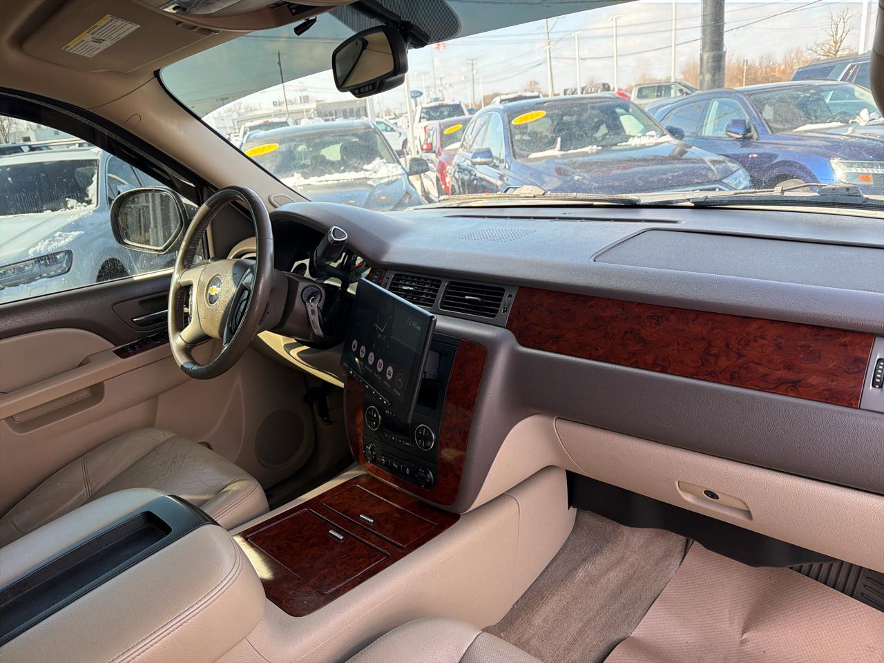 Chevrolet Avalanche 4WD Crew Cab LTZ 2013