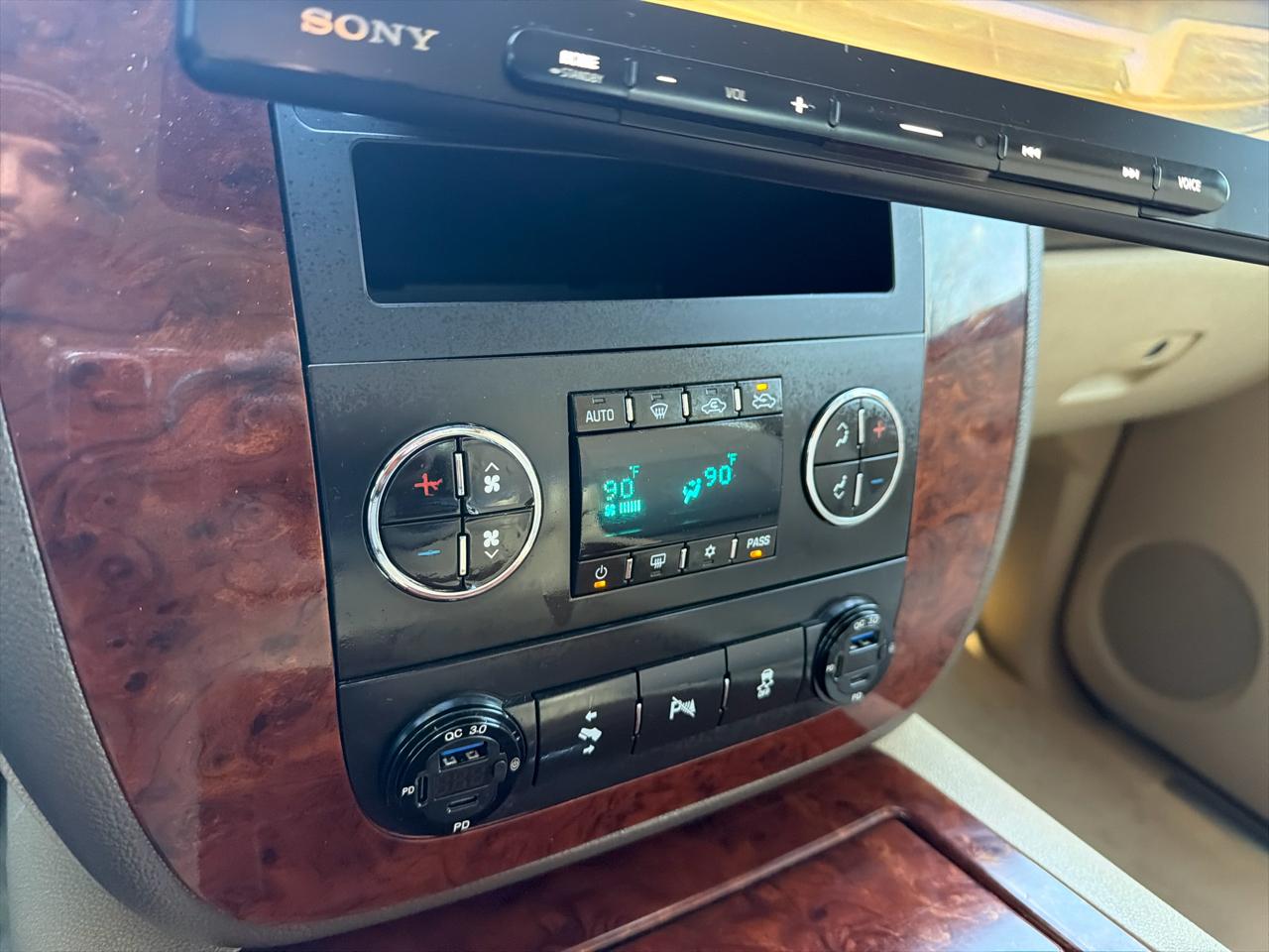 Chevrolet Avalanche 4WD Crew Cab LTZ 2013