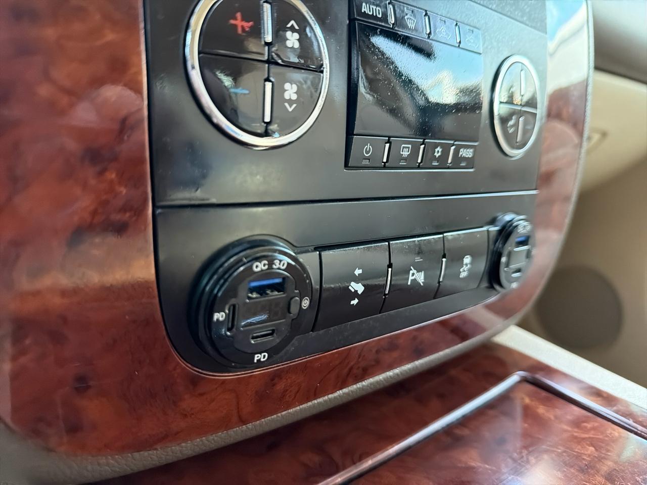 Chevrolet Avalanche 4WD Crew Cab LTZ 2013