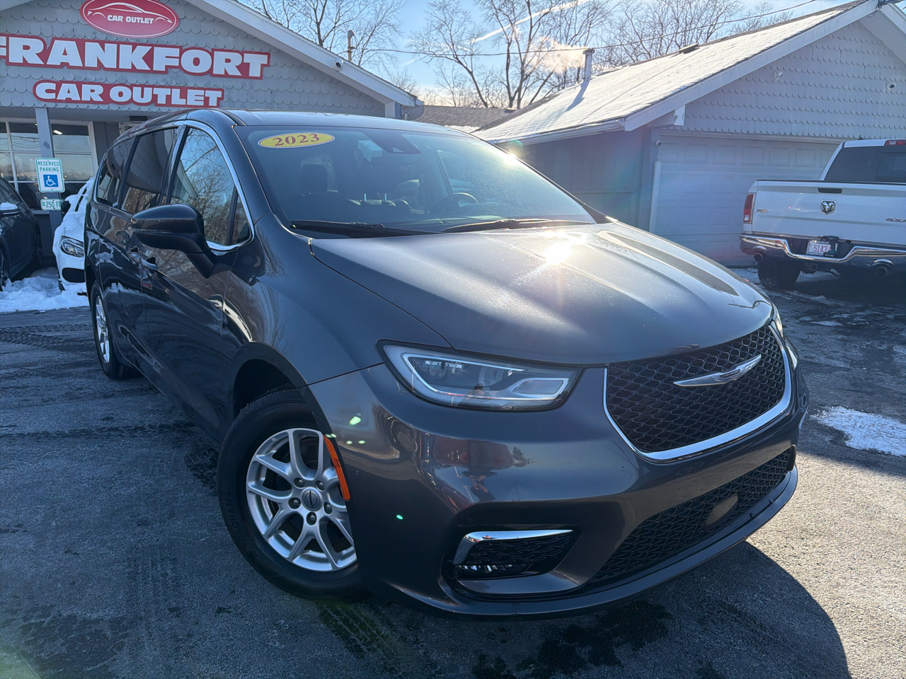 Chrysler Pacifica Touring L FWD 2023