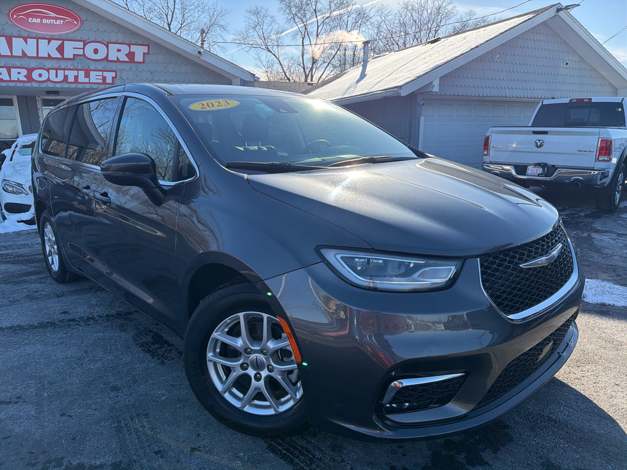 Chrysler Pacifica Touring L FWD 2023