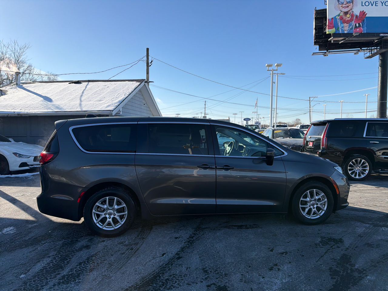 Chrysler Pacifica Touring L FWD 2023