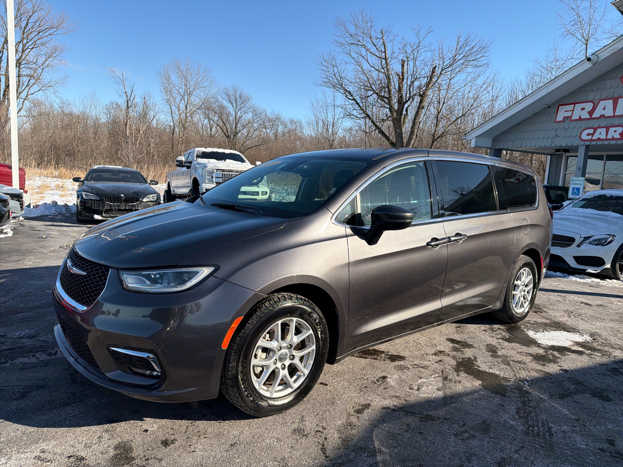Chrysler Pacifica Touring L FWD 2023