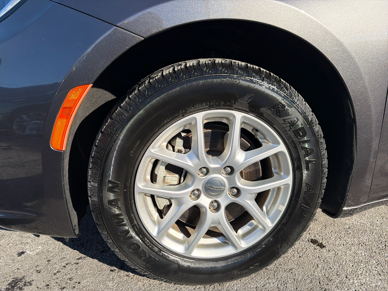 Chrysler Pacifica Touring L FWD 2023