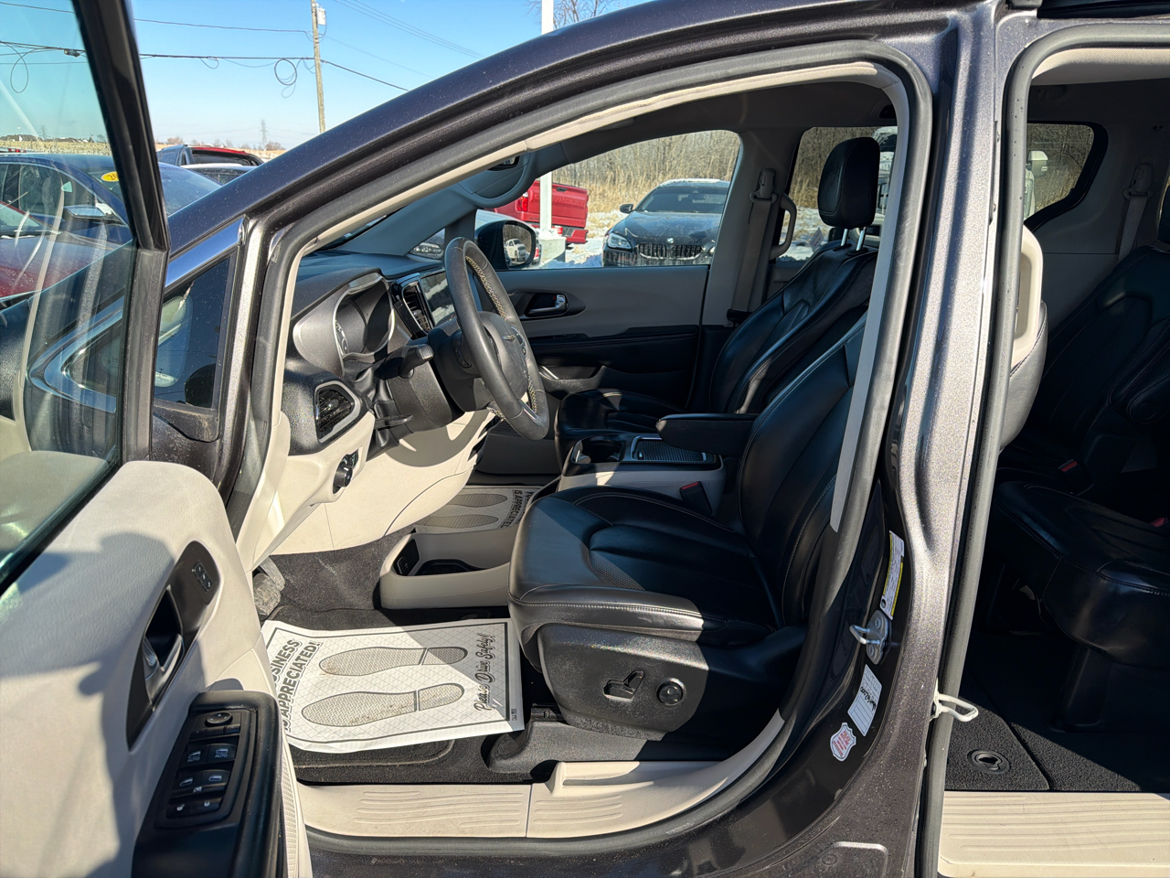 Chrysler Pacifica Touring L FWD 2023