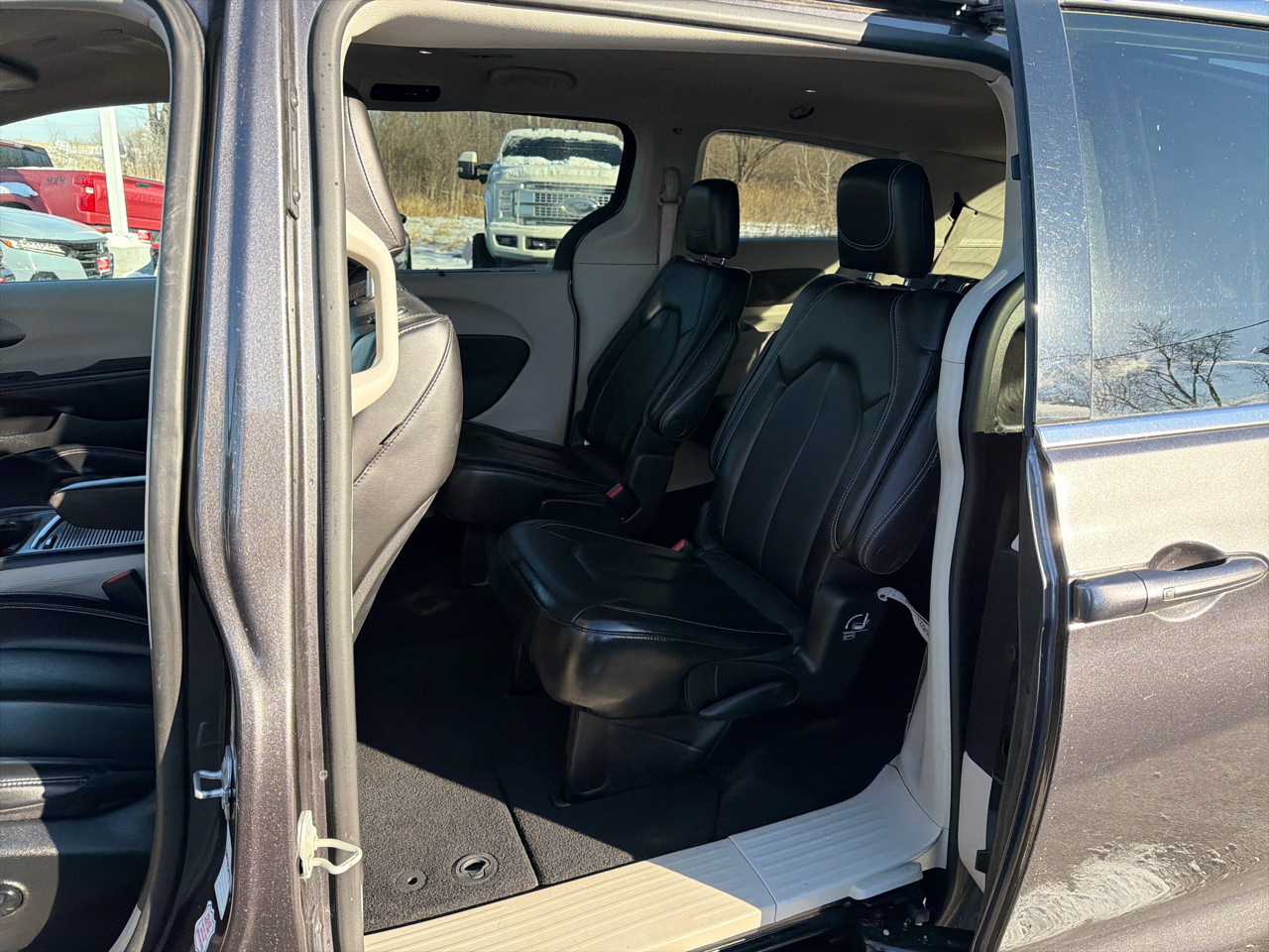 Chrysler Pacifica Touring L FWD 2023