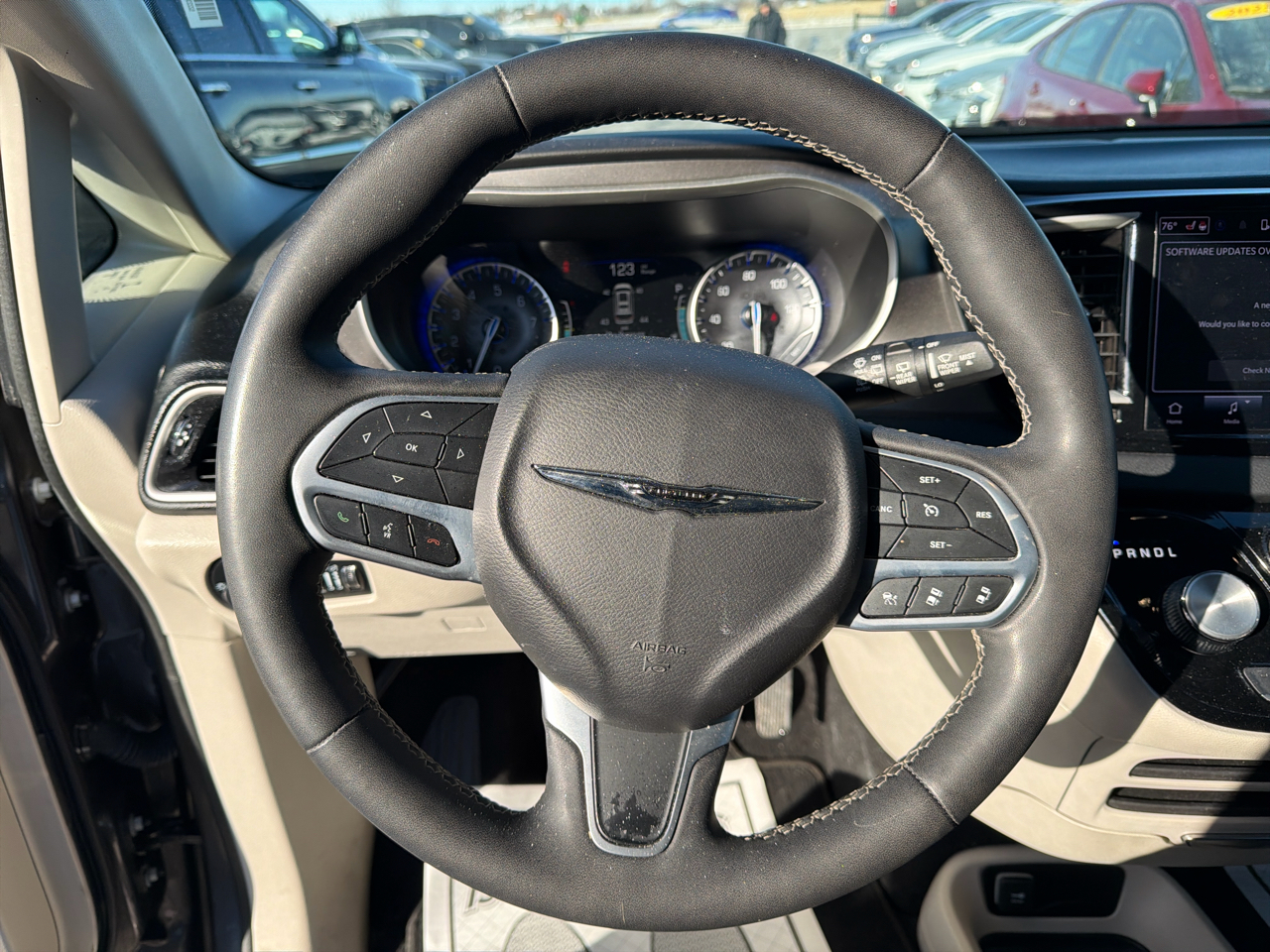 Chrysler Pacifica Touring L FWD 2023