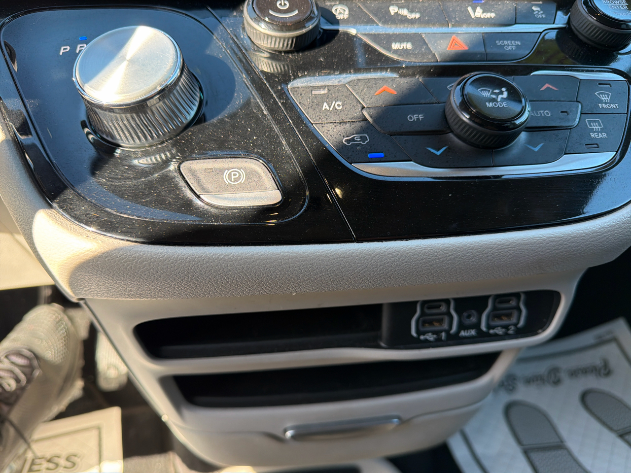 Chrysler Pacifica Touring L FWD 2023