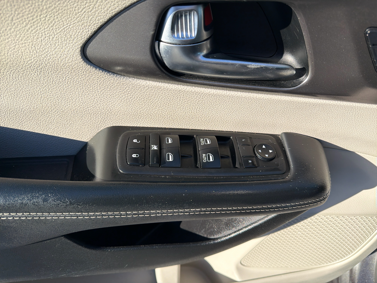 Chrysler Pacifica Touring L FWD 2023