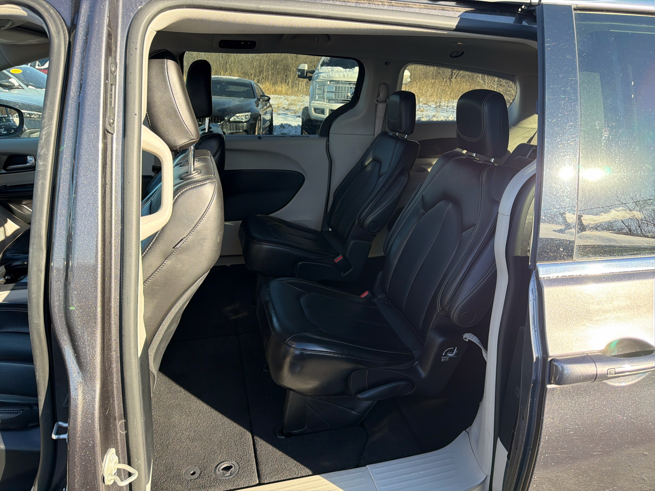 Chrysler Pacifica Touring L FWD 2023