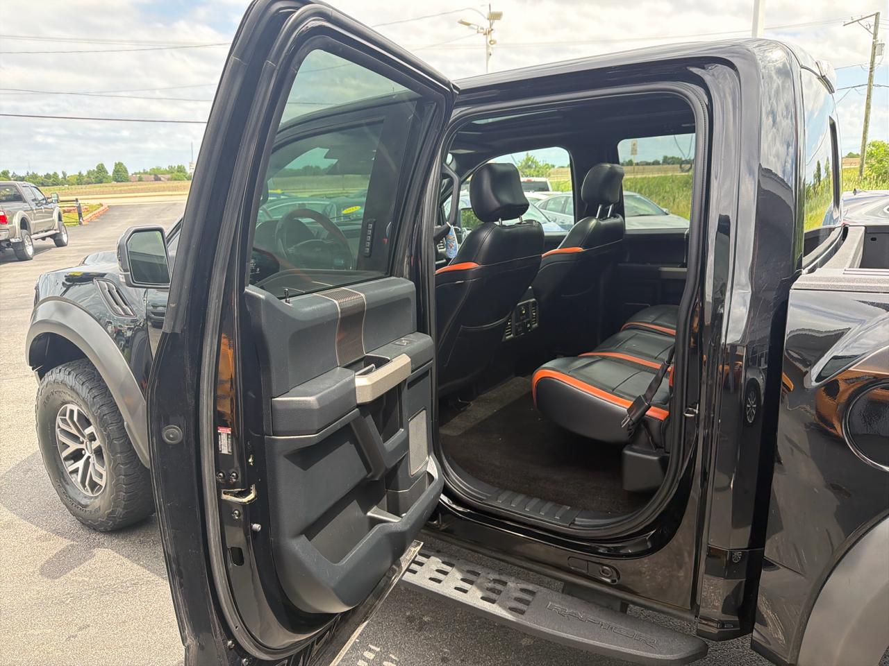 Ford F-150 Raptor 4WD SuperCrew 5.5' Box 2017