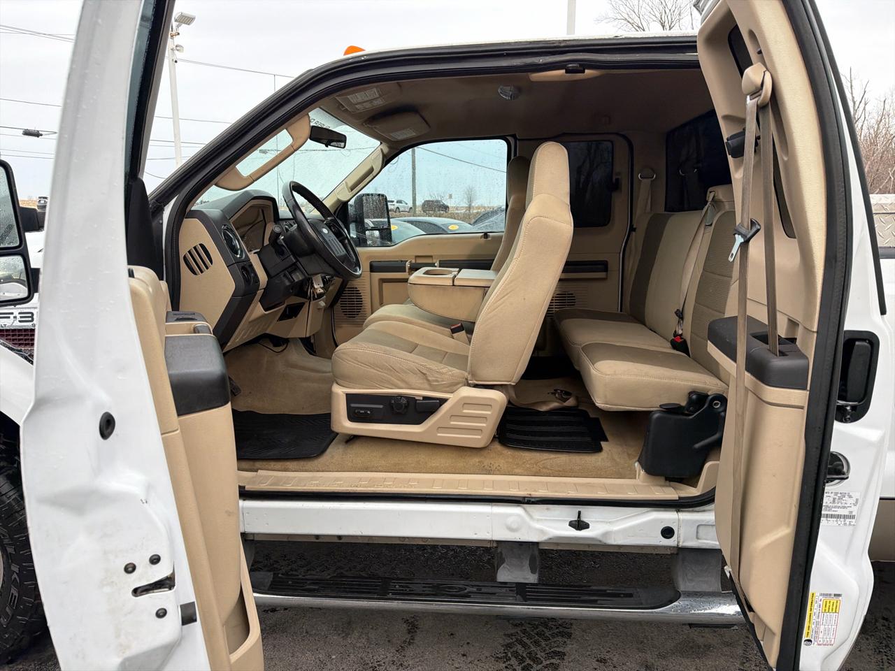 Ford Super Duty F-350 DRW 2WD Reg Cab 165" WB 84" CA XLT 2008