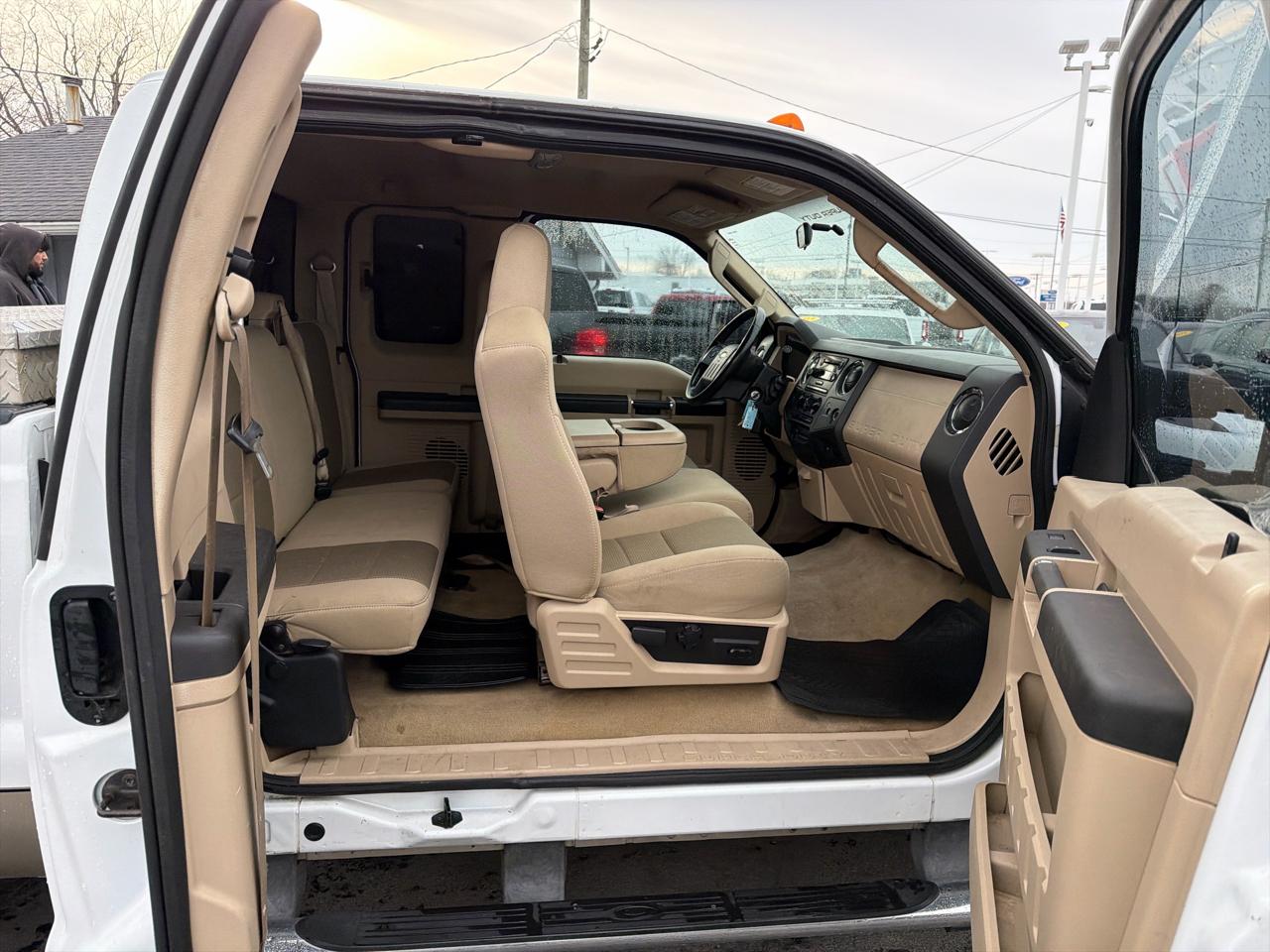 Ford Super Duty F-350 DRW 2WD Reg Cab 165" WB 84" CA XLT 2008