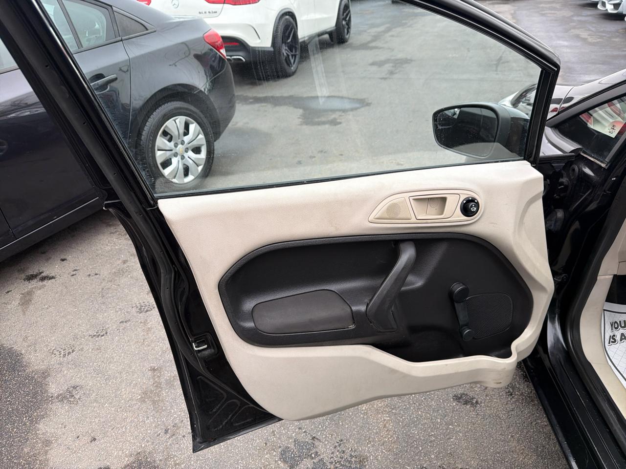 Ford Fiesta 4dr Sdn S 2011