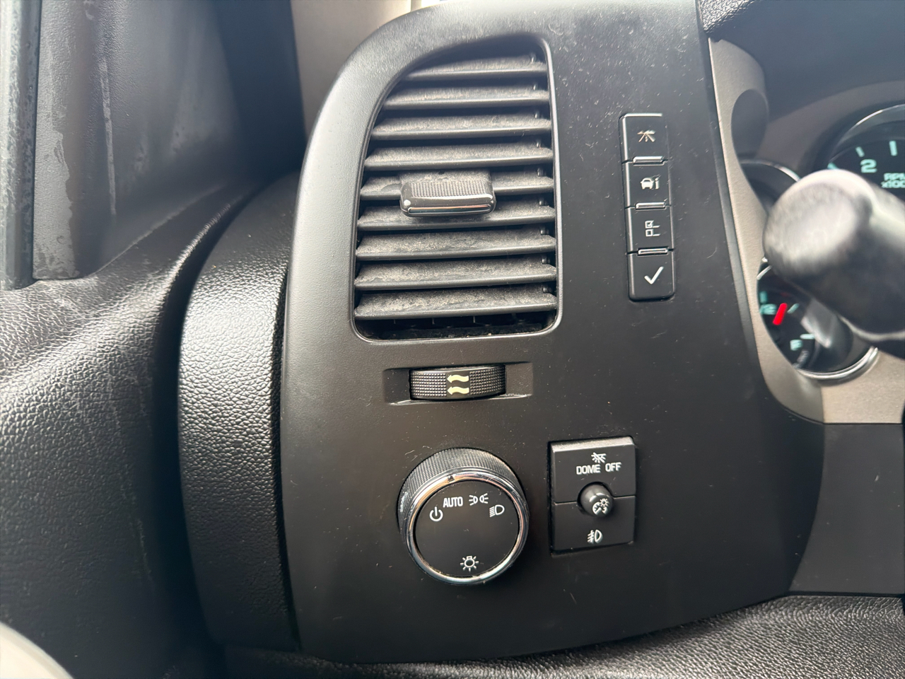 Chevrolet Silverado 3500HD 4WD Crew Cab 167.7" DRW LT 2011