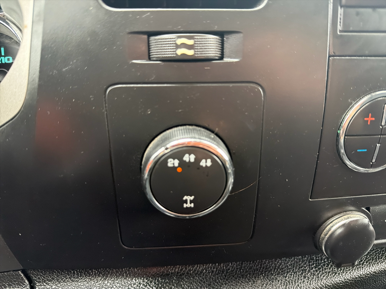 Chevrolet Silverado 3500HD 4WD Crew Cab 167.7" DRW LT 2011