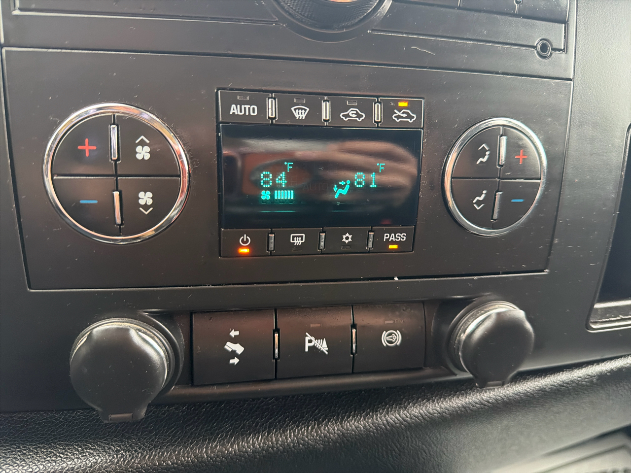 Chevrolet Silverado 3500HD 4WD Crew Cab 167.7" DRW LT 2011