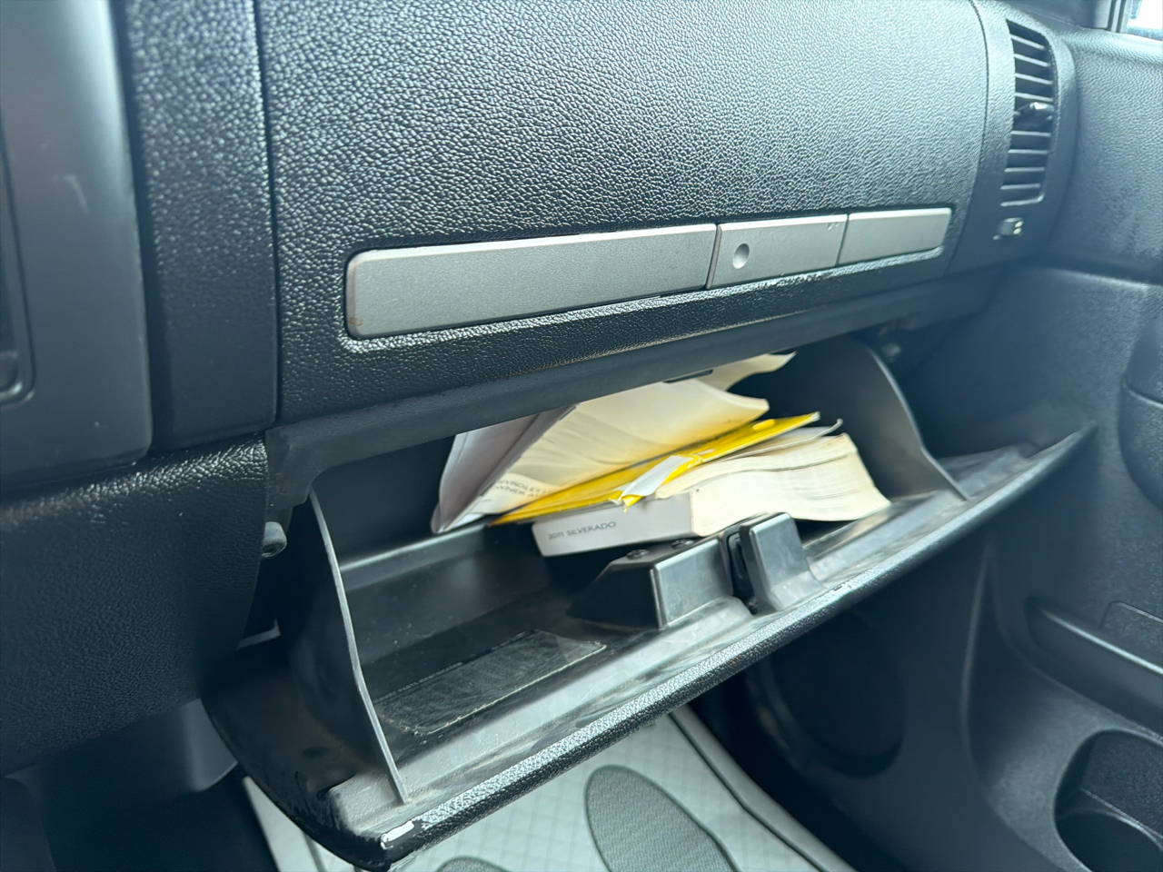 Chevrolet Silverado 3500HD 4WD Crew Cab 167.7" DRW LT 2011