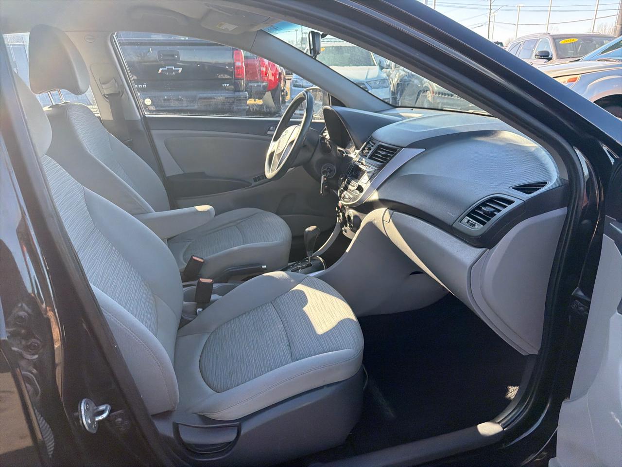 Hyundai Accent 4dr Sdn Auto GLS 2015