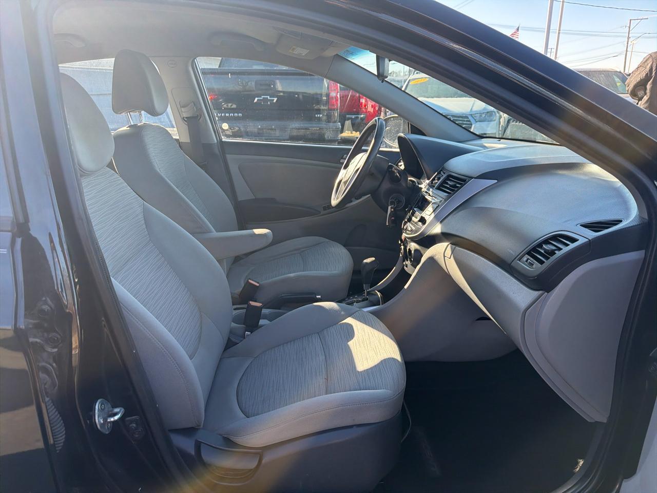 Hyundai Accent 4dr Sdn Auto GLS 2015