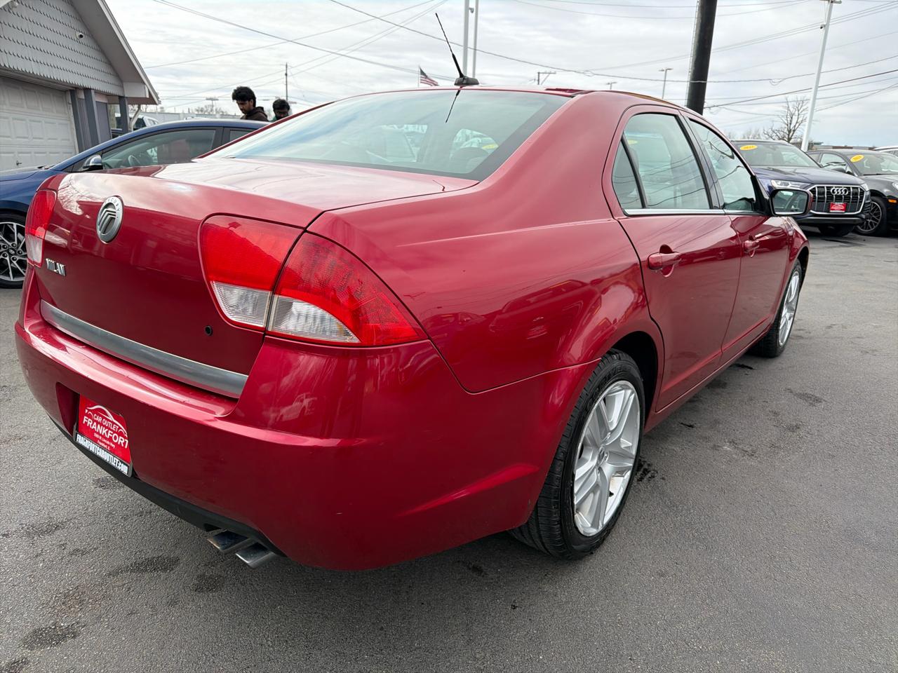 Mercury Milan 4dr Sdn FWD 2010