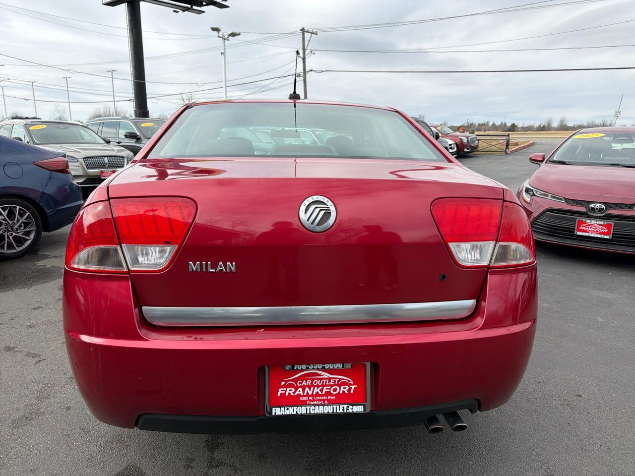 Mercury Milan 4dr Sdn FWD 2010