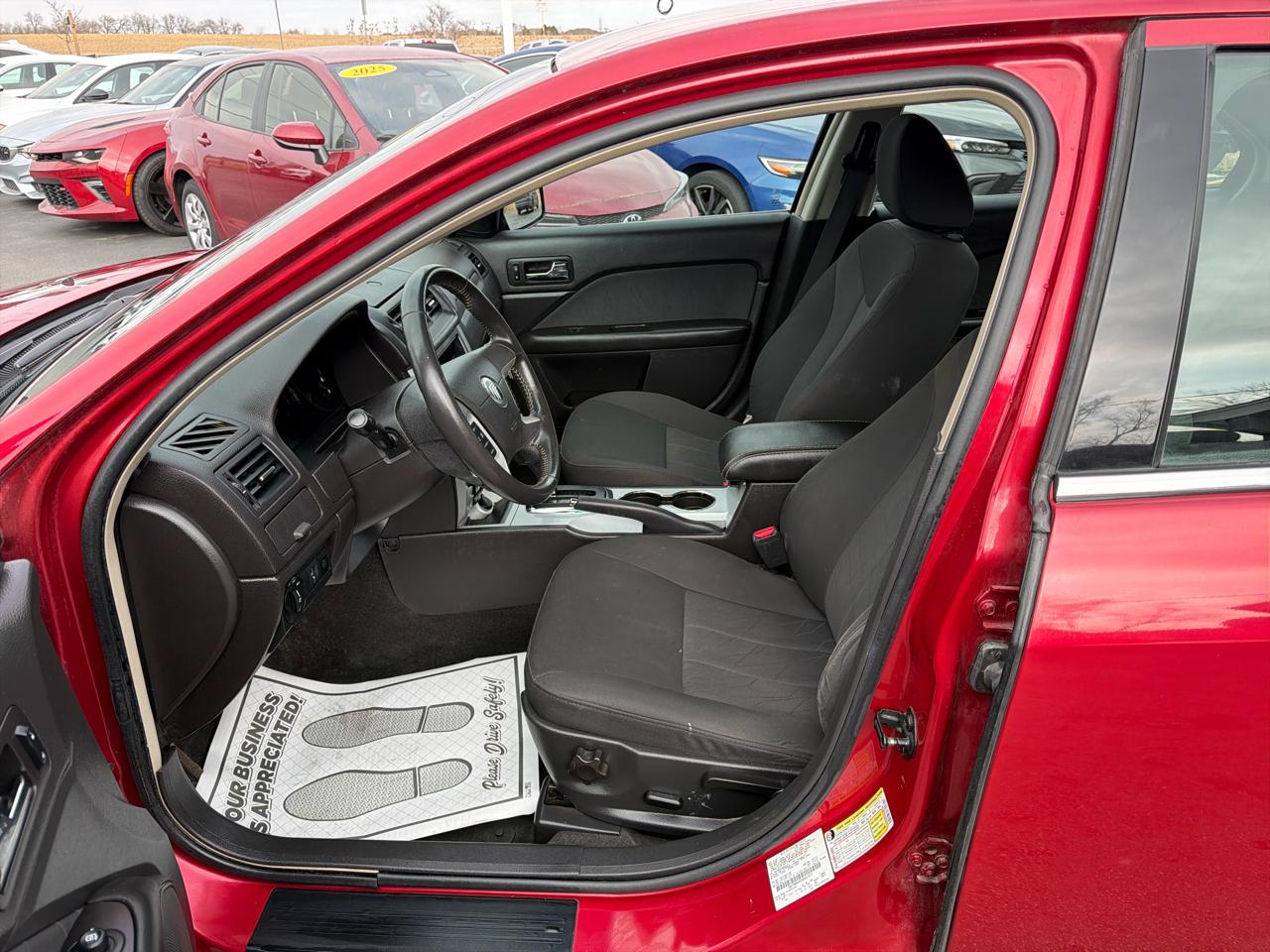 Mercury Milan 4dr Sdn FWD 2010