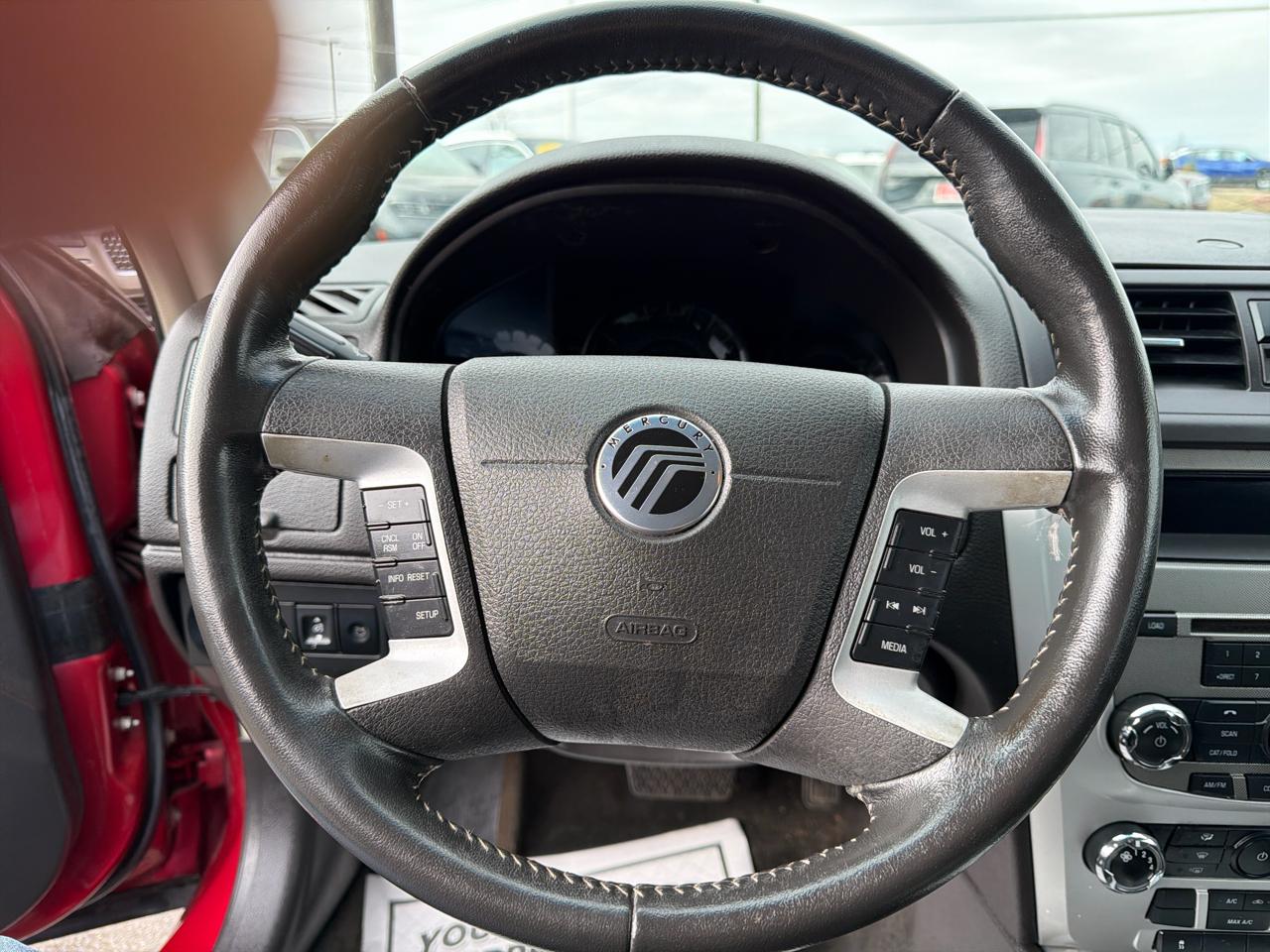 Mercury Milan 4dr Sdn FWD 2010