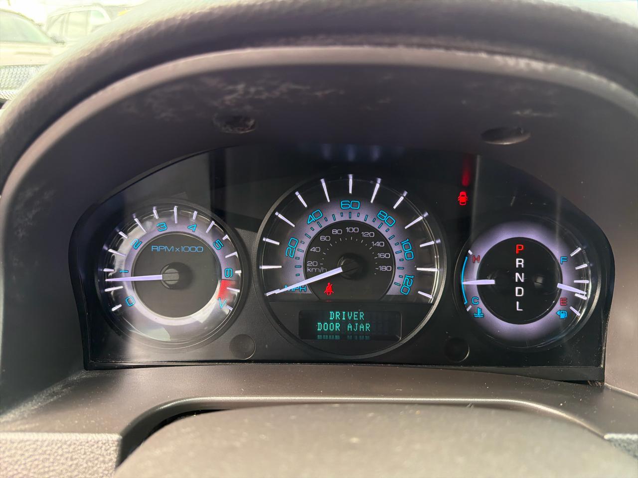 Mercury Milan 4dr Sdn FWD 2010