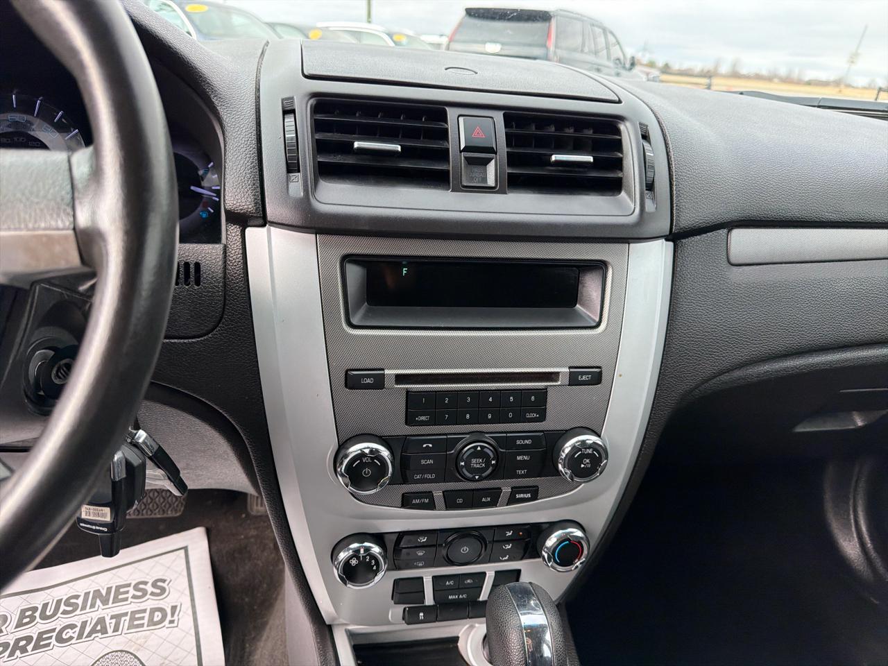 Mercury Milan 4dr Sdn FWD 2010