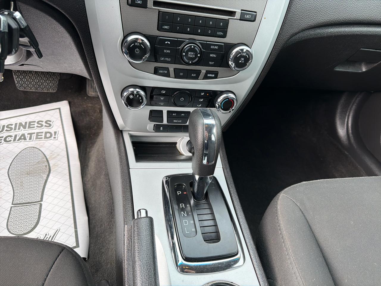 Mercury Milan 4dr Sdn FWD 2010