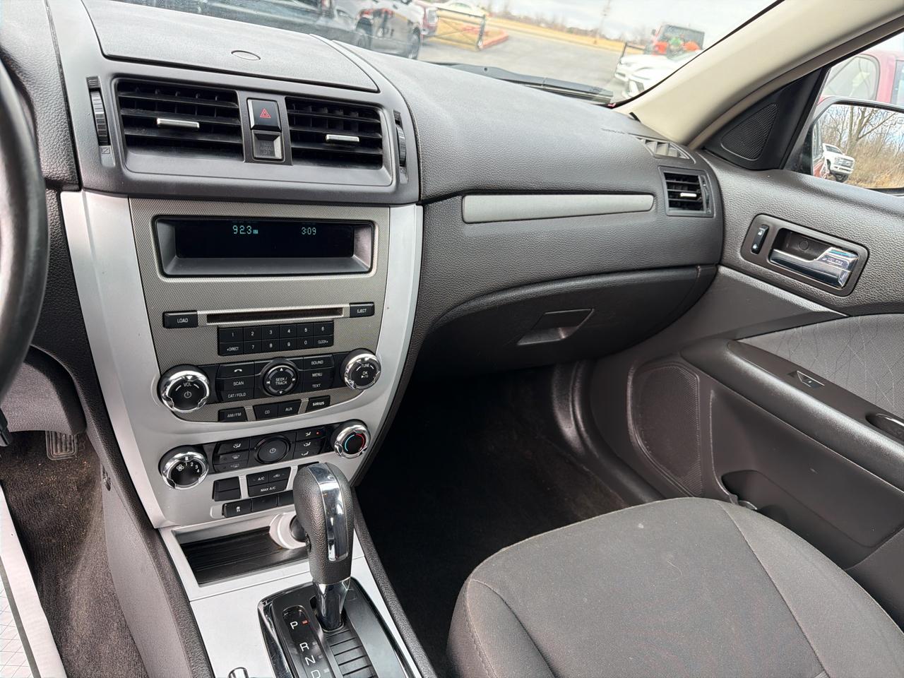 Mercury Milan 4dr Sdn FWD 2010