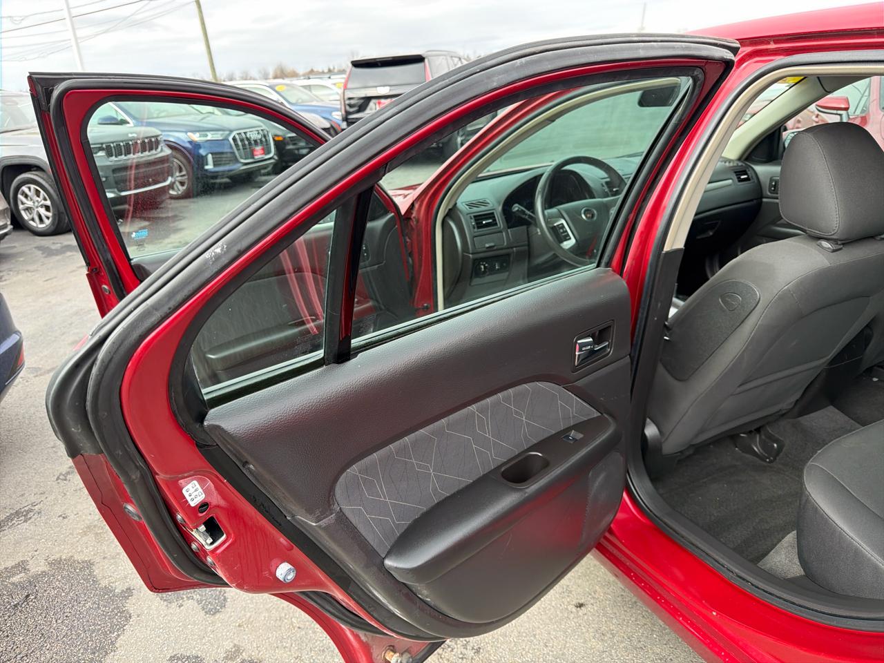 Mercury Milan 4dr Sdn FWD 2010