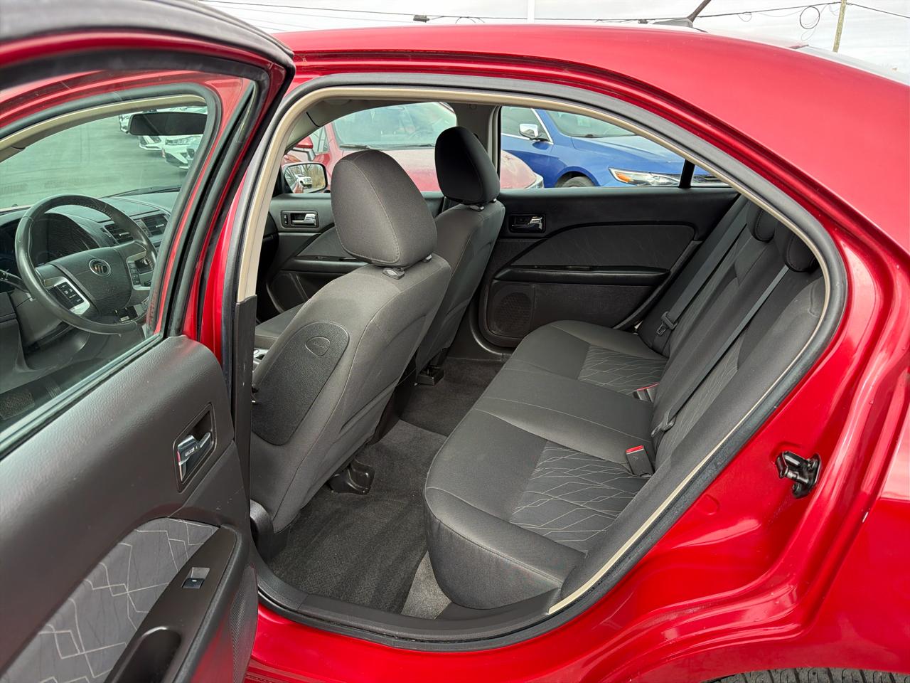 Mercury Milan 4dr Sdn FWD 2010