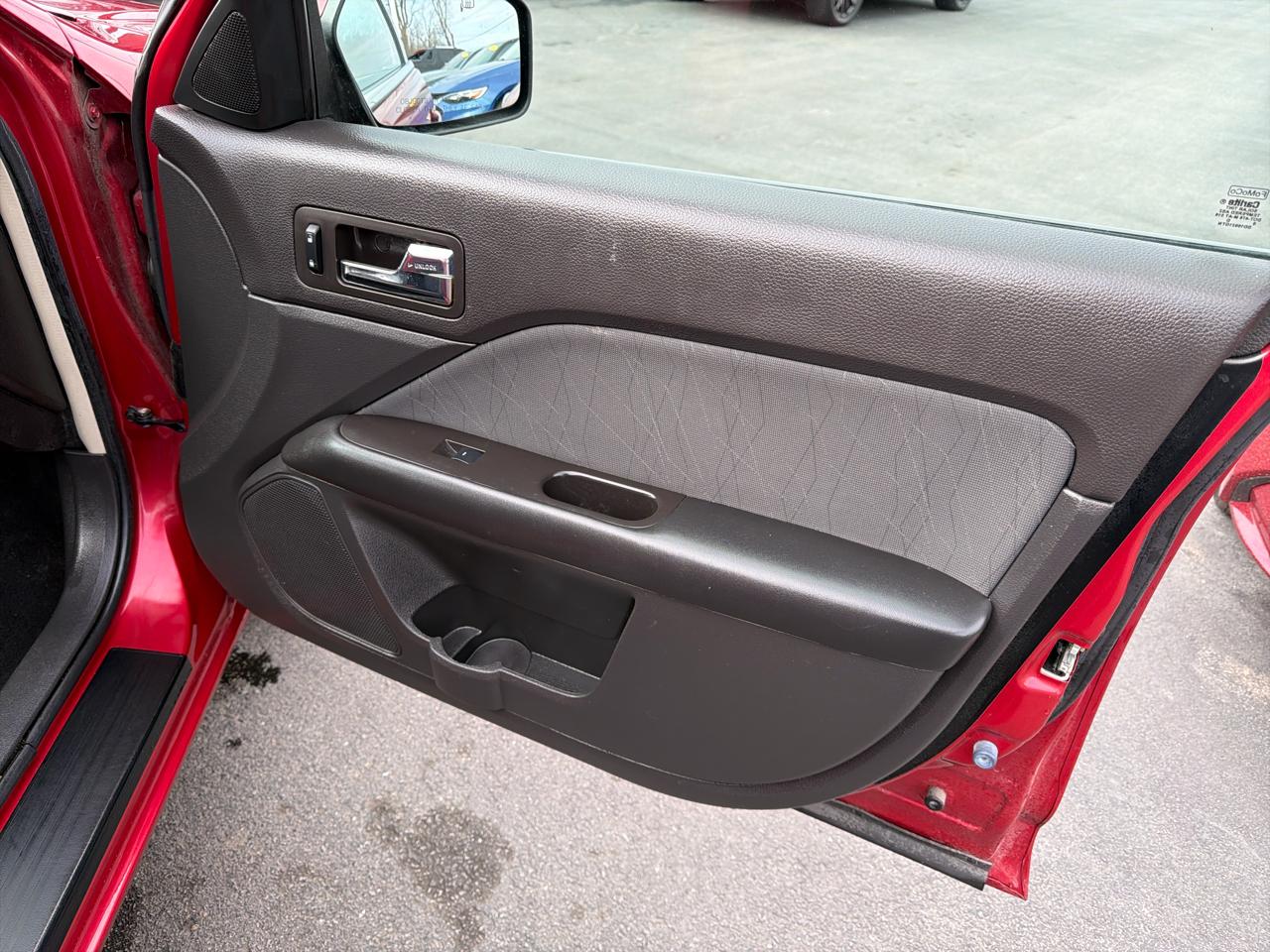 Mercury Milan 4dr Sdn FWD 2010