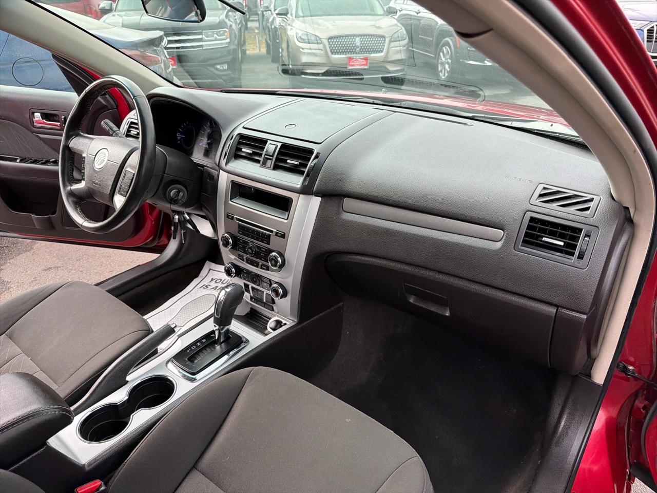 Mercury Milan 4dr Sdn FWD 2010