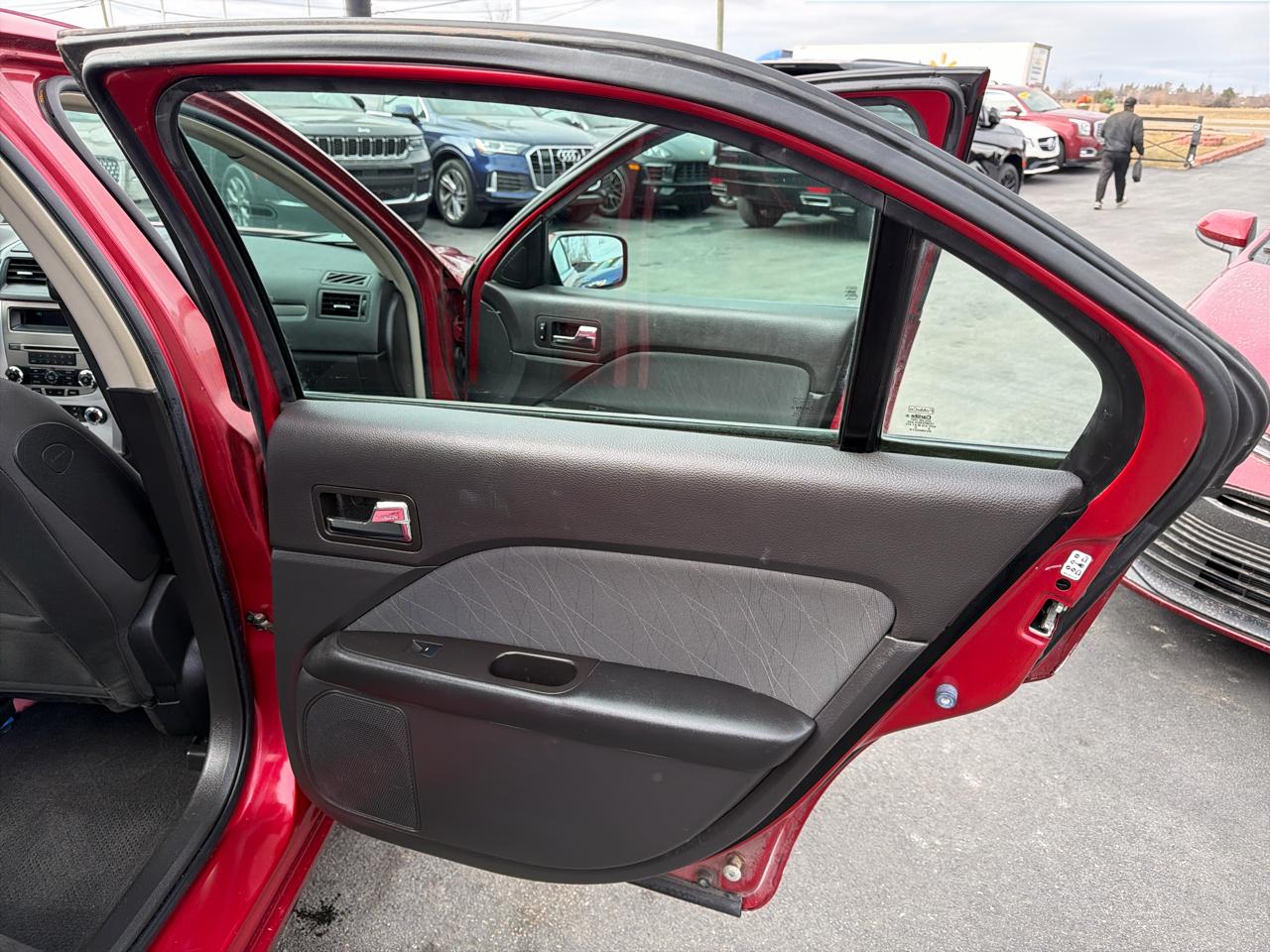 Mercury Milan 4dr Sdn FWD 2010