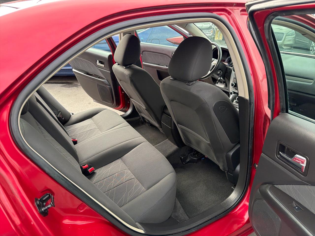 Mercury Milan 4dr Sdn FWD 2010