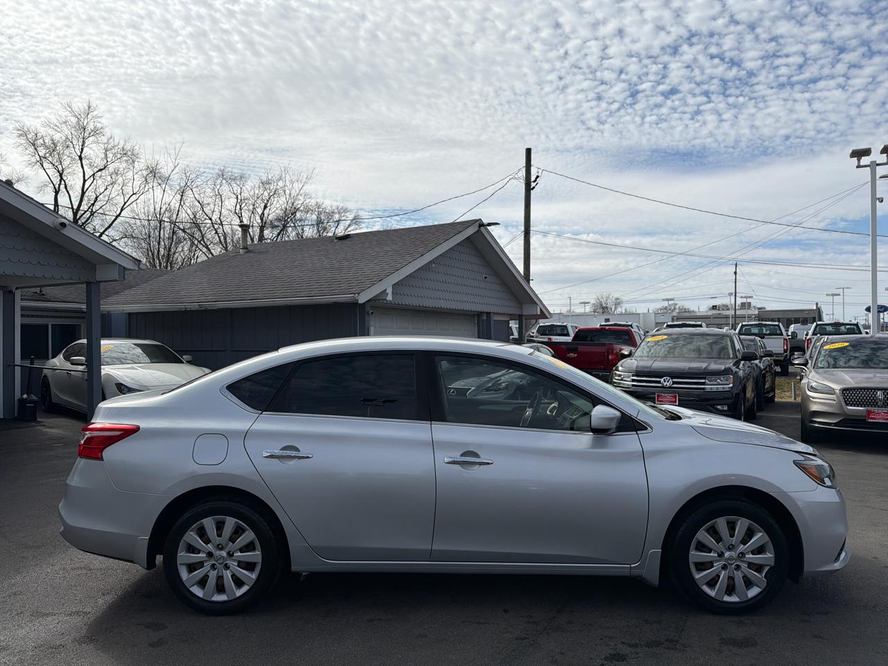 Nissan Sentra 4dr Sdn I4 CVT S 2016