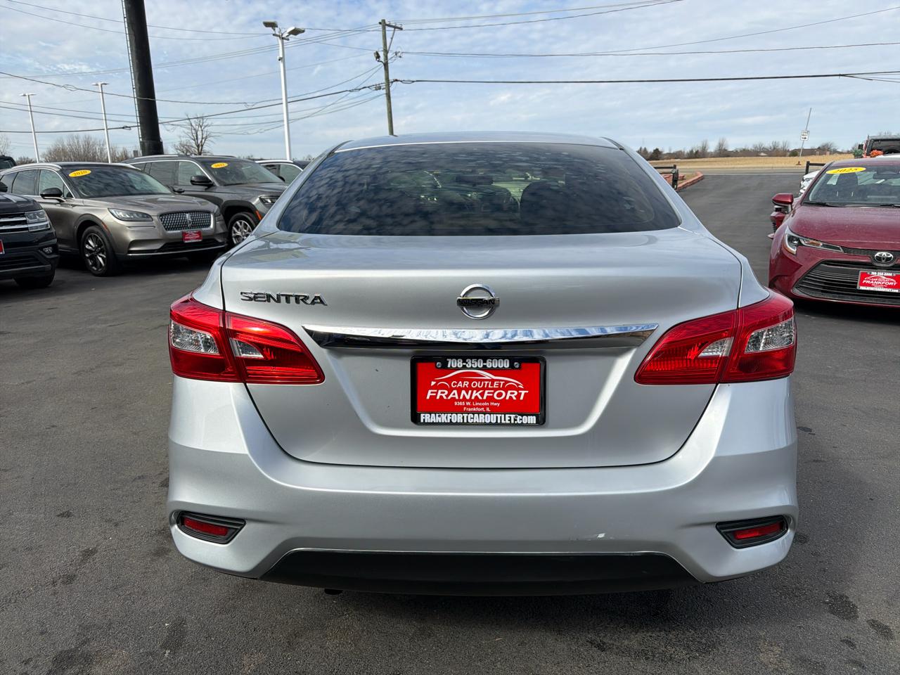 Nissan Sentra 4dr Sdn I4 CVT S 2016