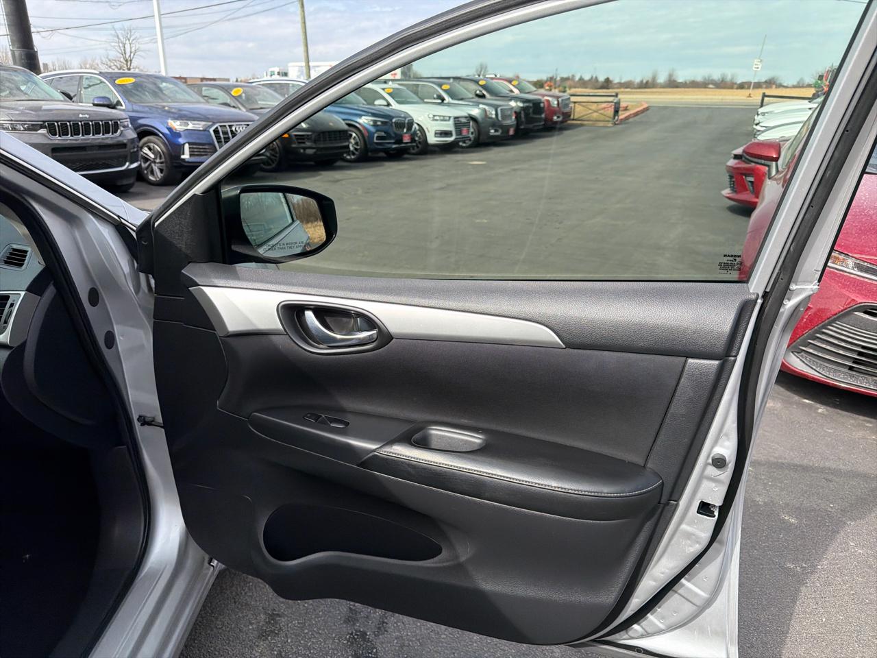 Nissan Sentra 4dr Sdn I4 CVT S 2016