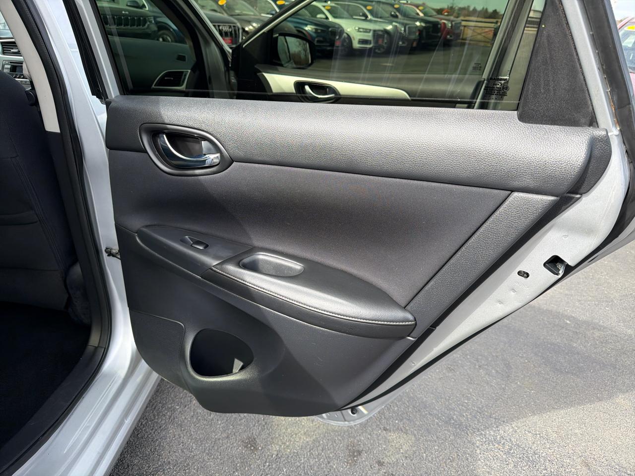 Nissan Sentra 4dr Sdn I4 CVT S 2016