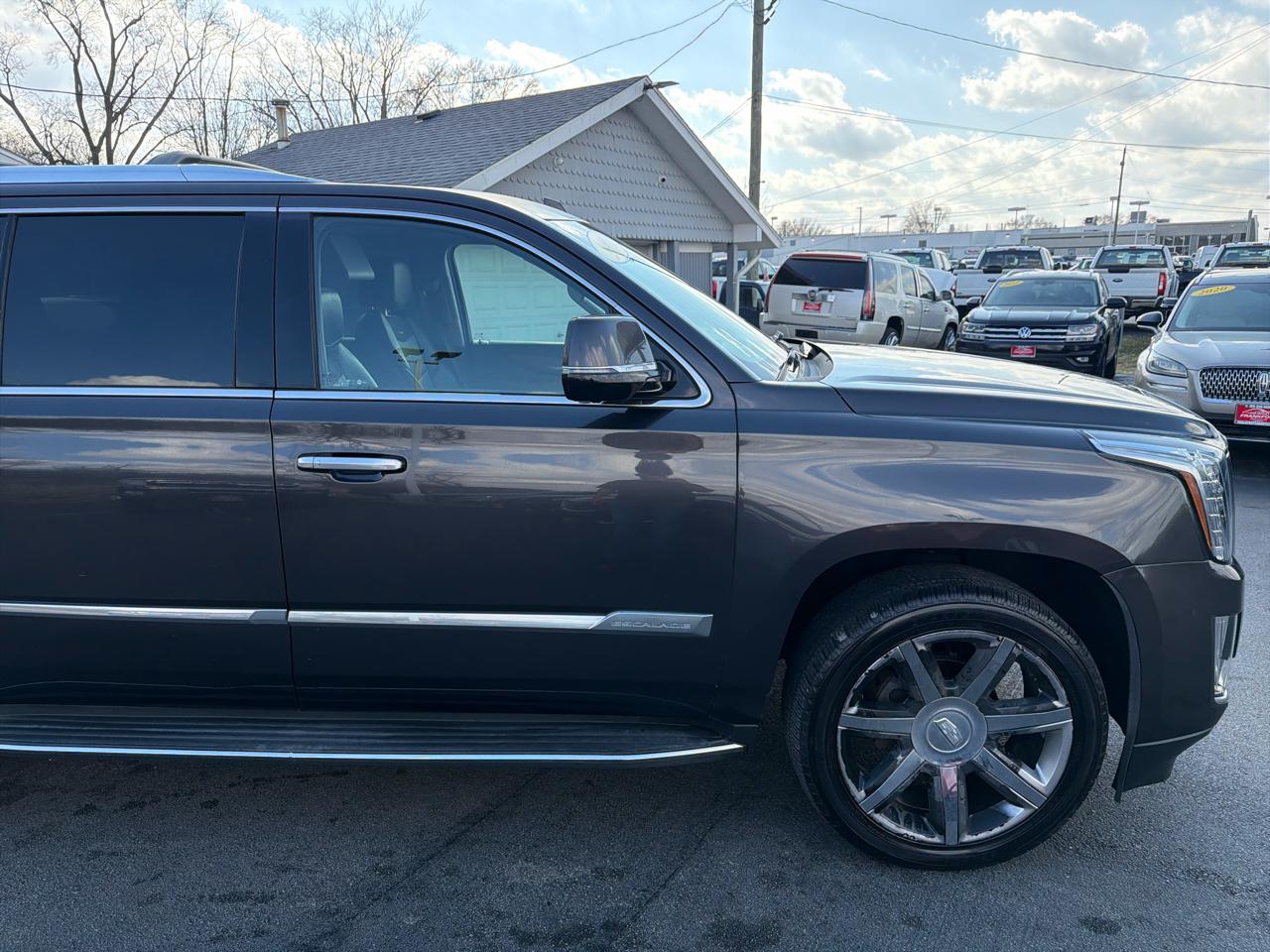 Cadillac Escalade ESV 4WD 4dr Luxury Collection 2016