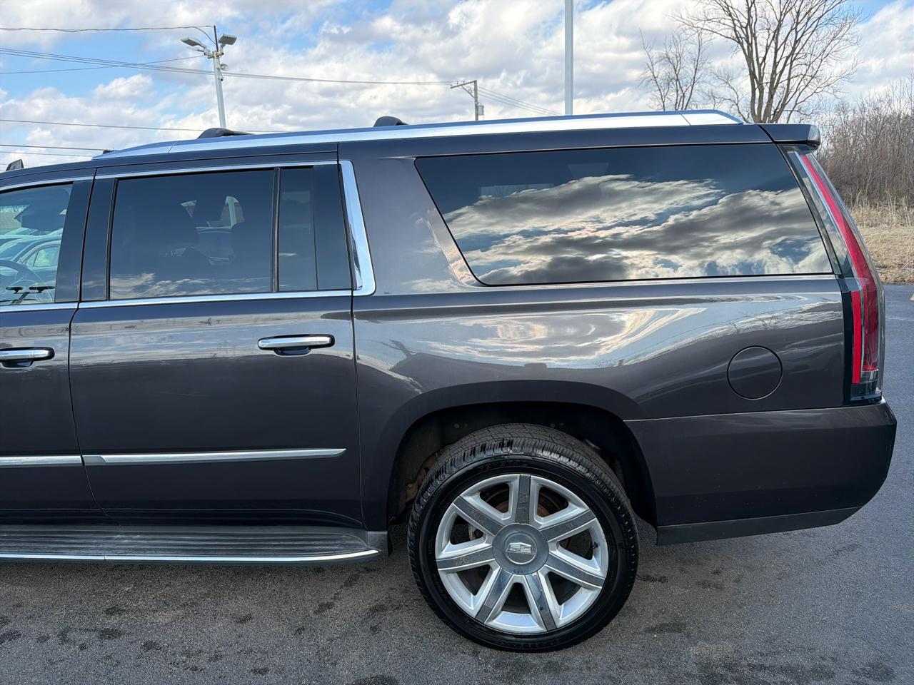 Cadillac Escalade ESV 4WD 4dr Luxury Collection 2016