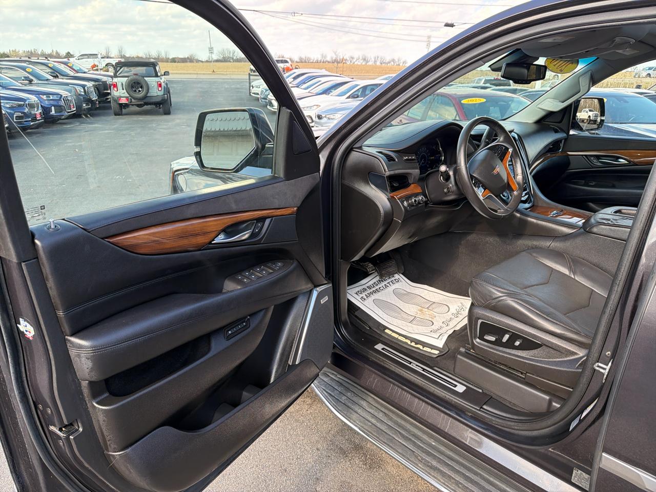 Cadillac Escalade ESV 4WD 4dr Luxury Collection 2016