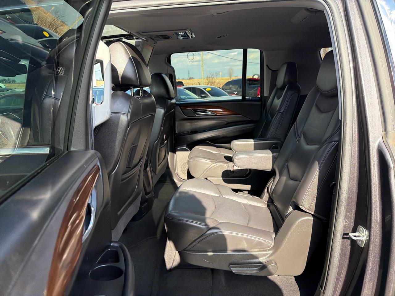 Cadillac Escalade ESV 4WD 4dr Luxury Collection 2016